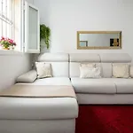 Quiet & Modern Maisonette *