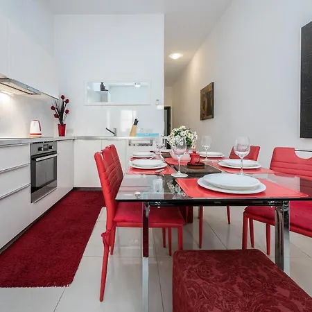 Quiet & Modern Maisonette Apartment