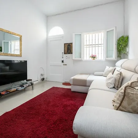 Quiet & Modern Maisonette Apartment