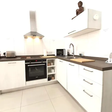 Quiet & Modern Maisonette * Слима