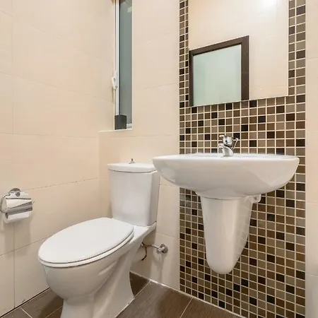 Quiet & Modern Maisonette *