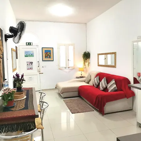 Quiet & Modern Maisonette شقة سليمة