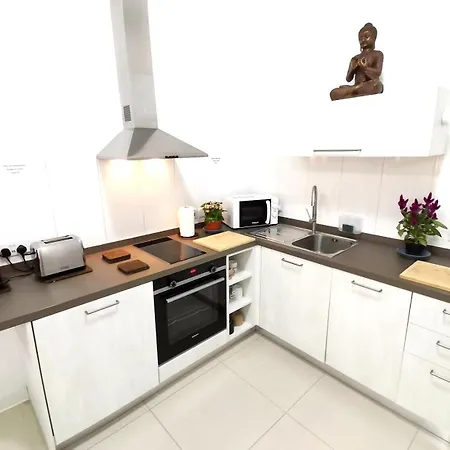 شقة Quiet & Modern Maisonette *