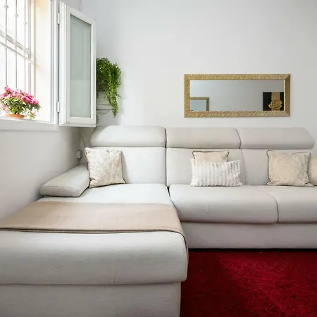 Quiet & Modern Maisonette *