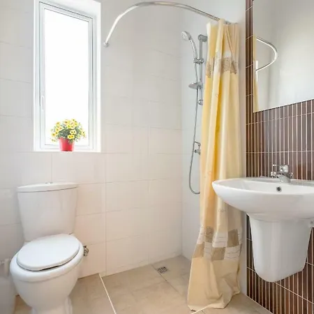 شقة Quiet & Modern Maisonette