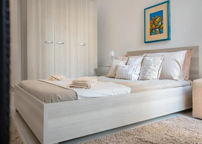 Quiet & Modern Maisonette 슬리에마