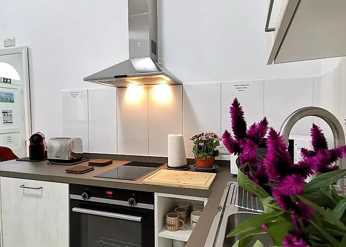 Quiet & Modern Maisonette *