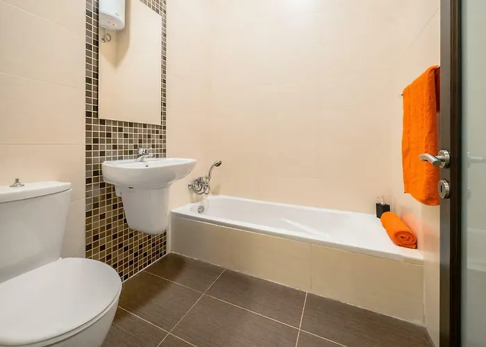 Quiet & Modern Maisonette *