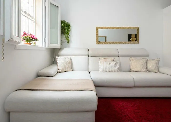 Quiet & Modern Maisonette *