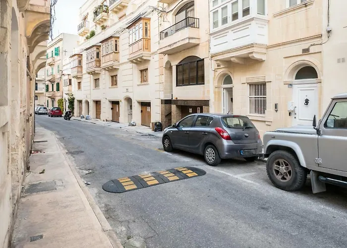 Quiet & Modern Maisonette *