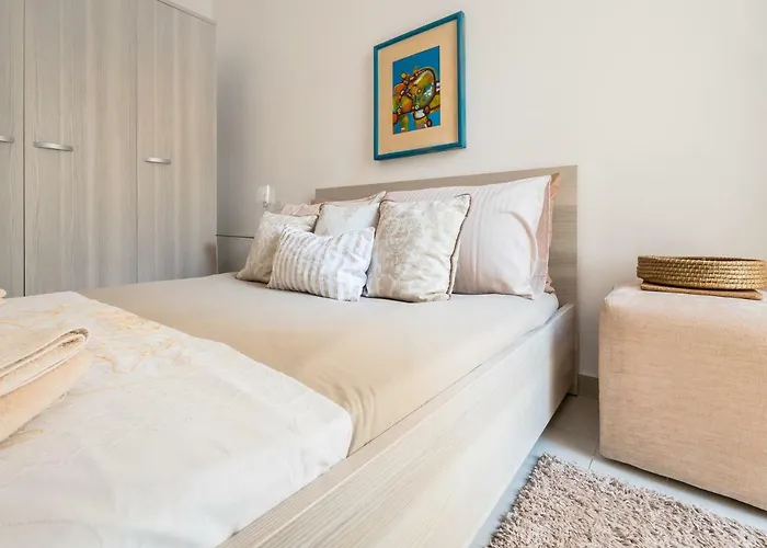 Quiet & Modern Maisonette * 슬리에마